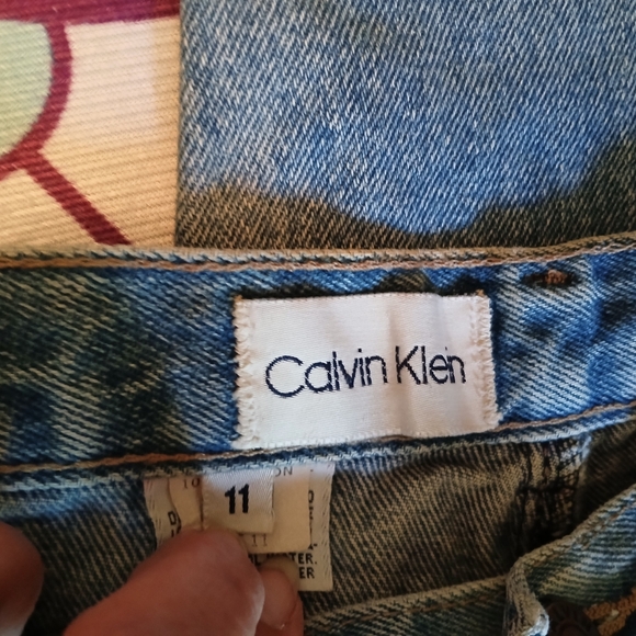 Size 11 Vintage Calvin Klein faded relaxed-fit high waisted jeans. - Picture 1 of 9